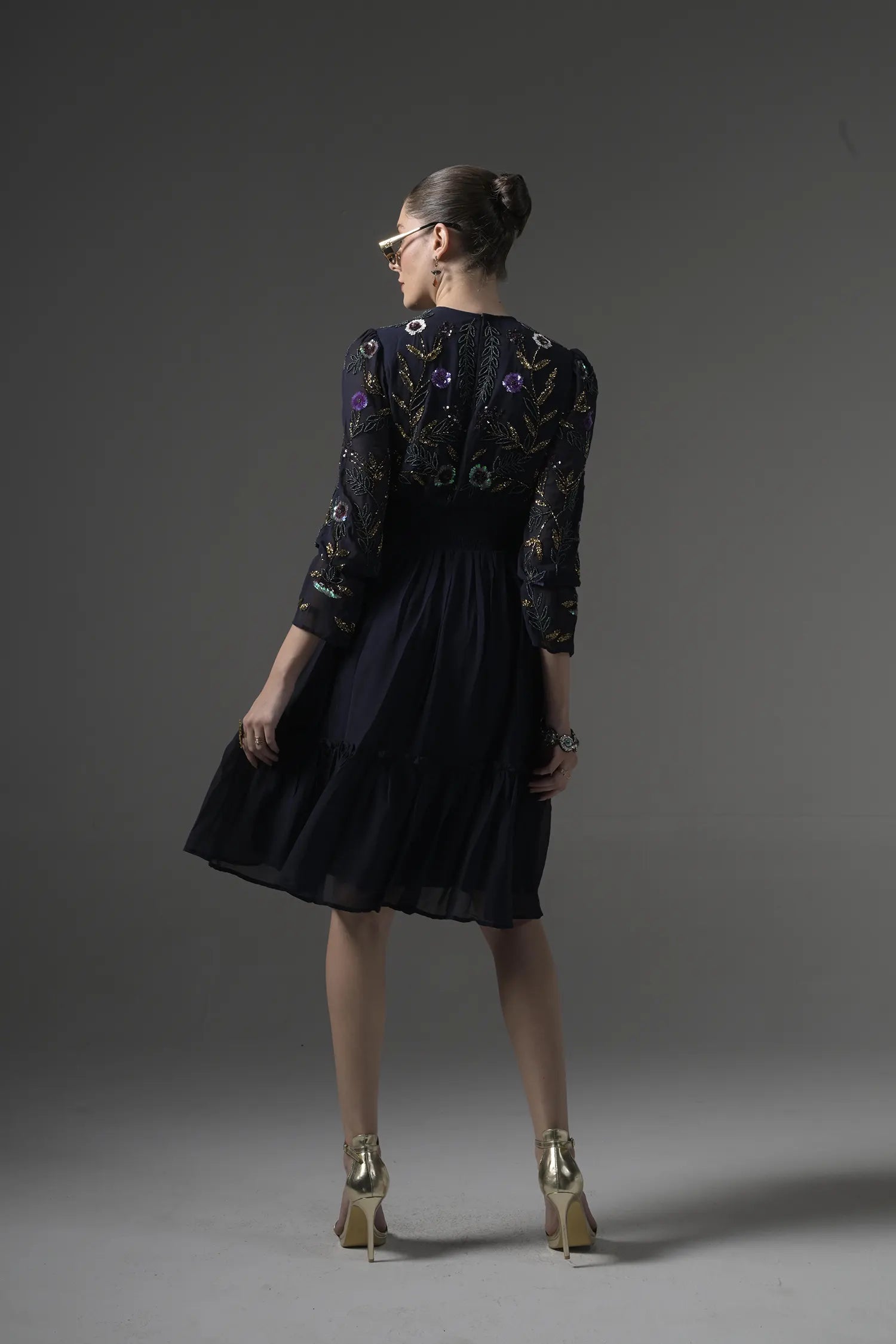 back view of Muggnos top with bold pattern