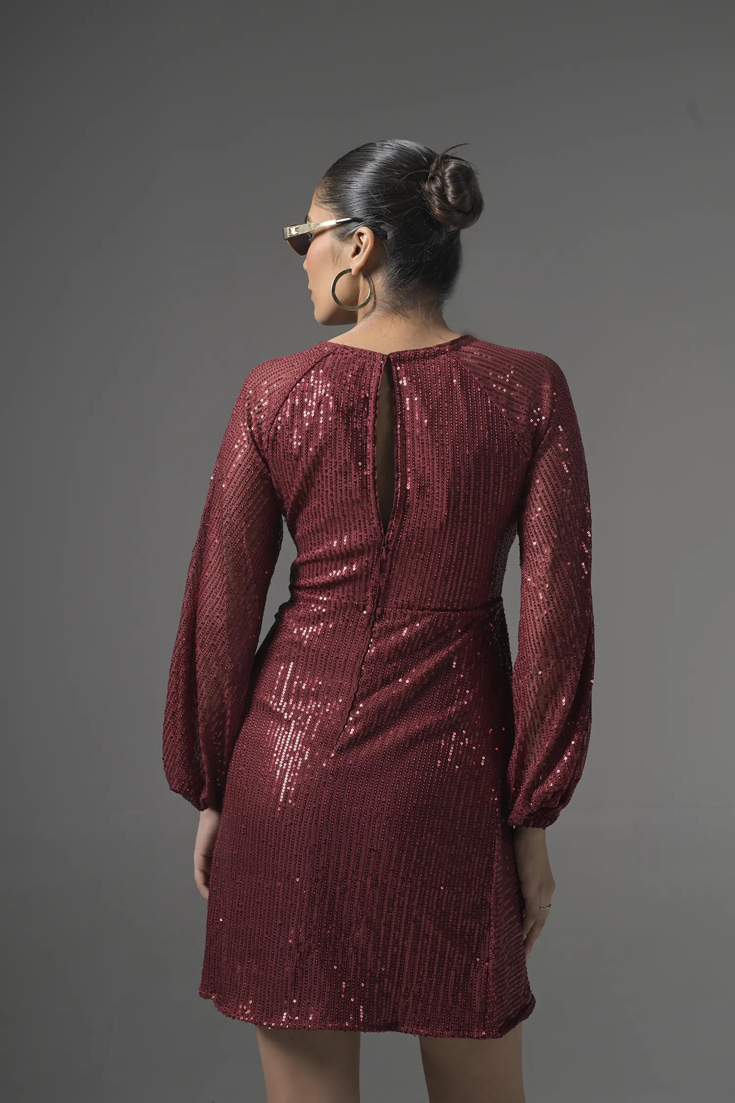 Side view of Muggnos skirt with modern fit