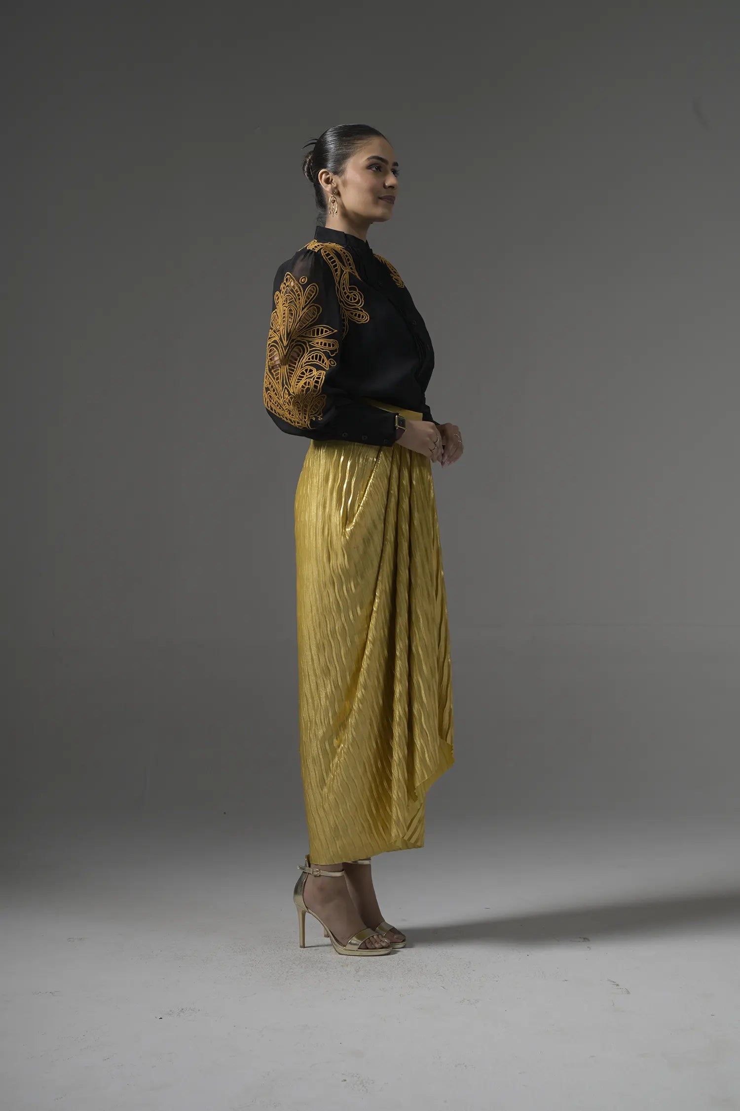 Embroidered Cut Work Shirt Detail View - Muggnos