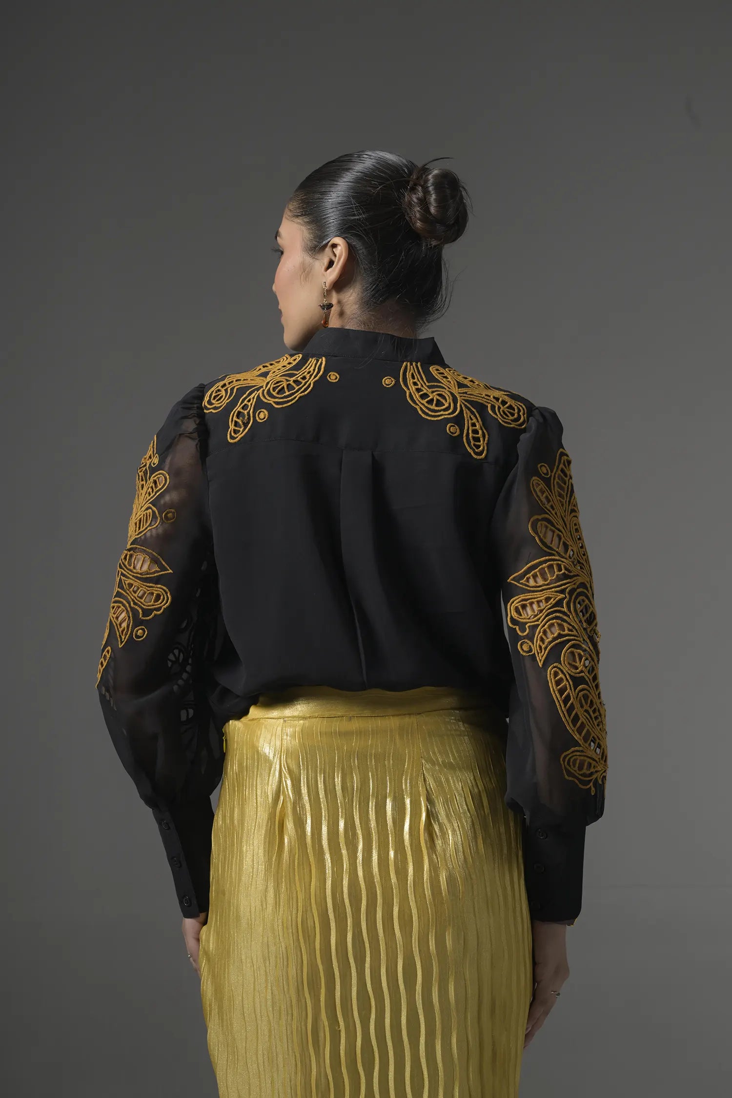 Embroidered Cut Work Shirt Close-Up - Muggnos